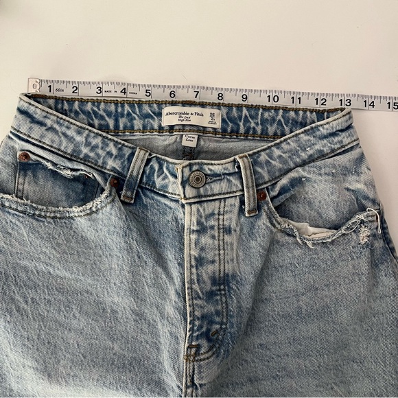 Abercrombie and Fitch The Dad High Rise Curve Love Jeans - Picture 4 of 11